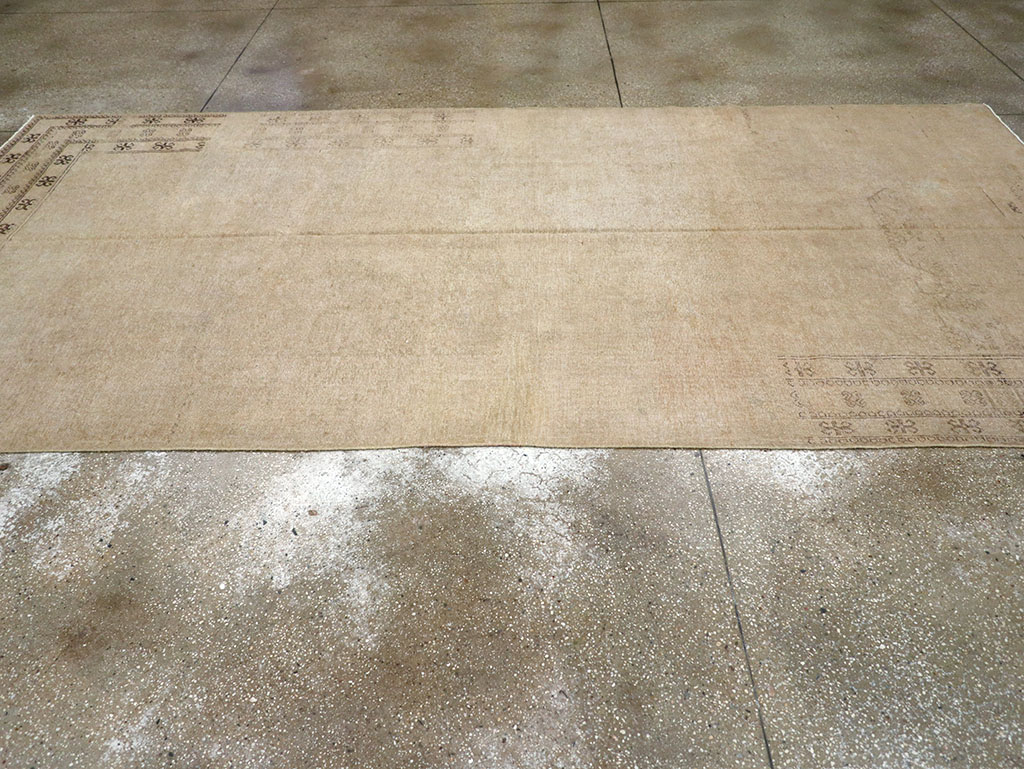 Vintage East Turkestan Khotan Carpet, No.18403 - Staging