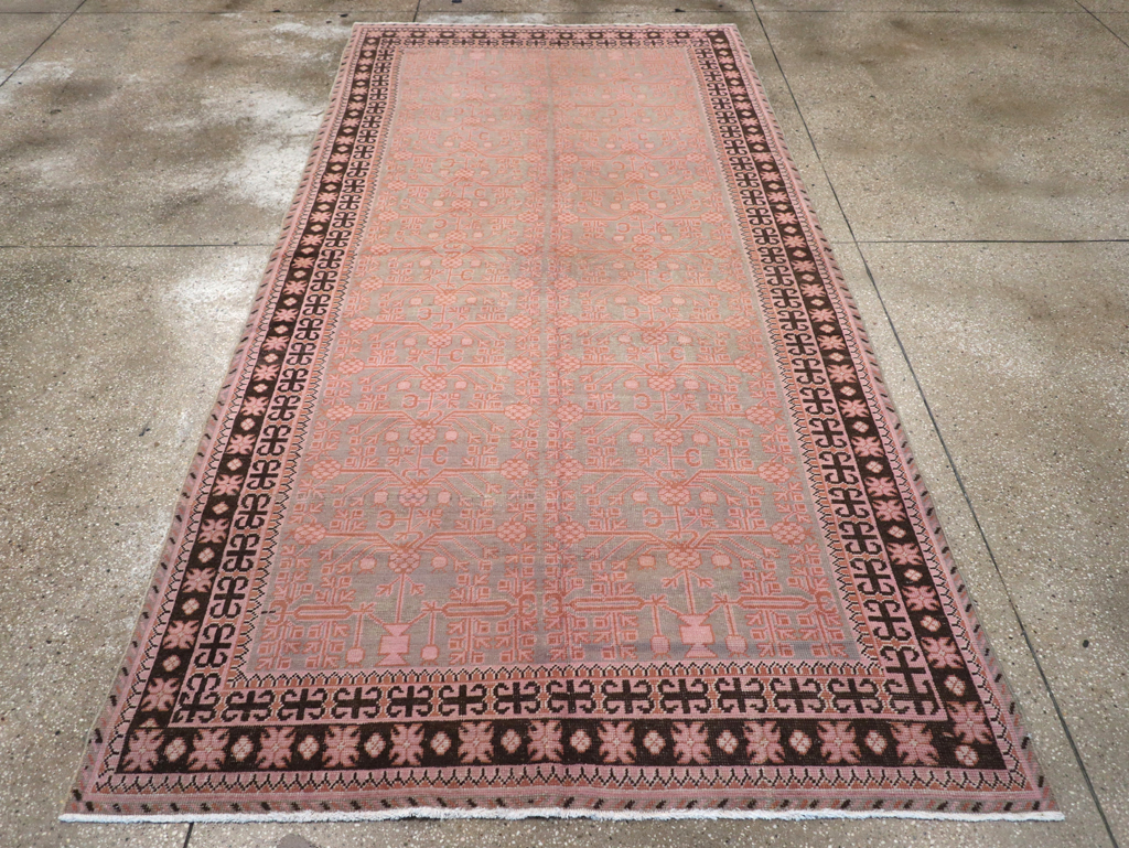 Vintage East Turkestan Khotan Carpet, No.18409 - Staging