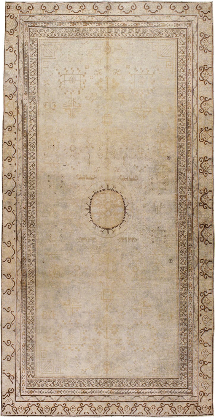 Vintage East Turkestan Khotan Carpet, No.18411 - Staging