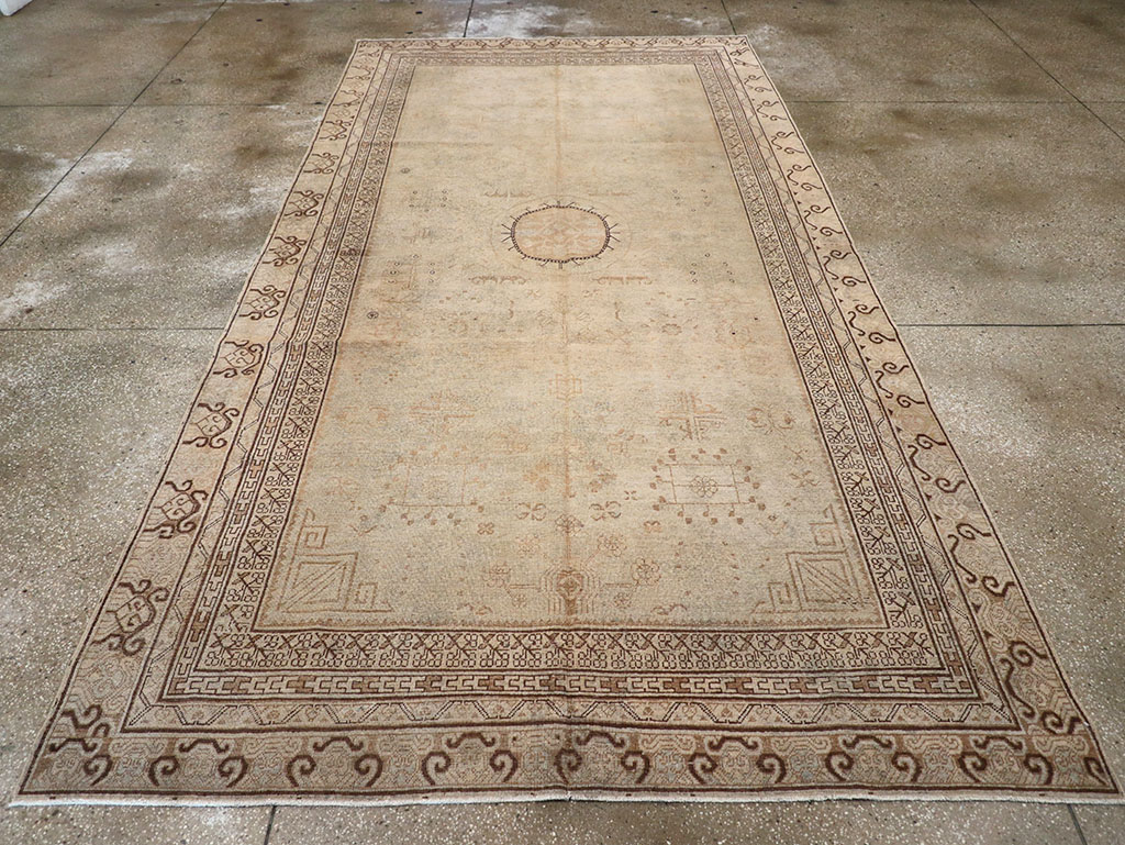 Vintage East Turkestan Khotan Carpet, No.18411 - Staging