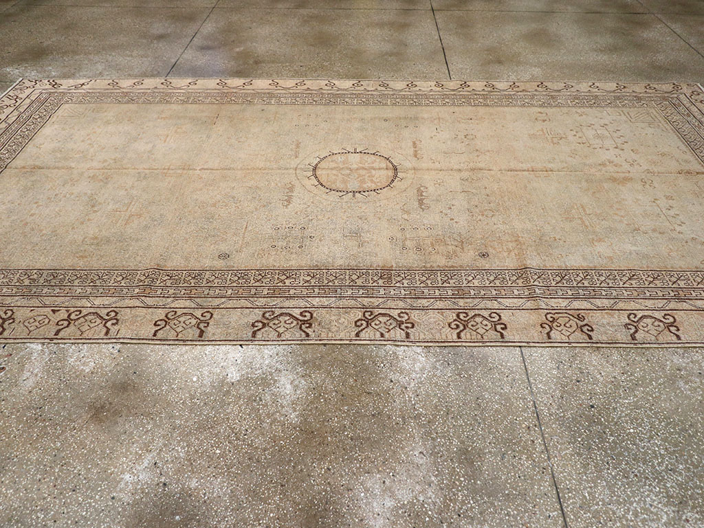 Vintage East Turkestan Khotan Carpet, No.18411 - Staging