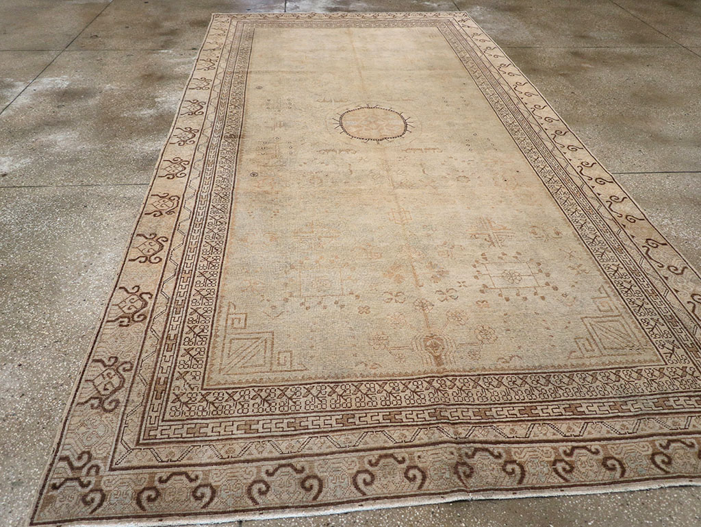 Vintage East Turkestan Khotan Carpet, No.18411 - Staging