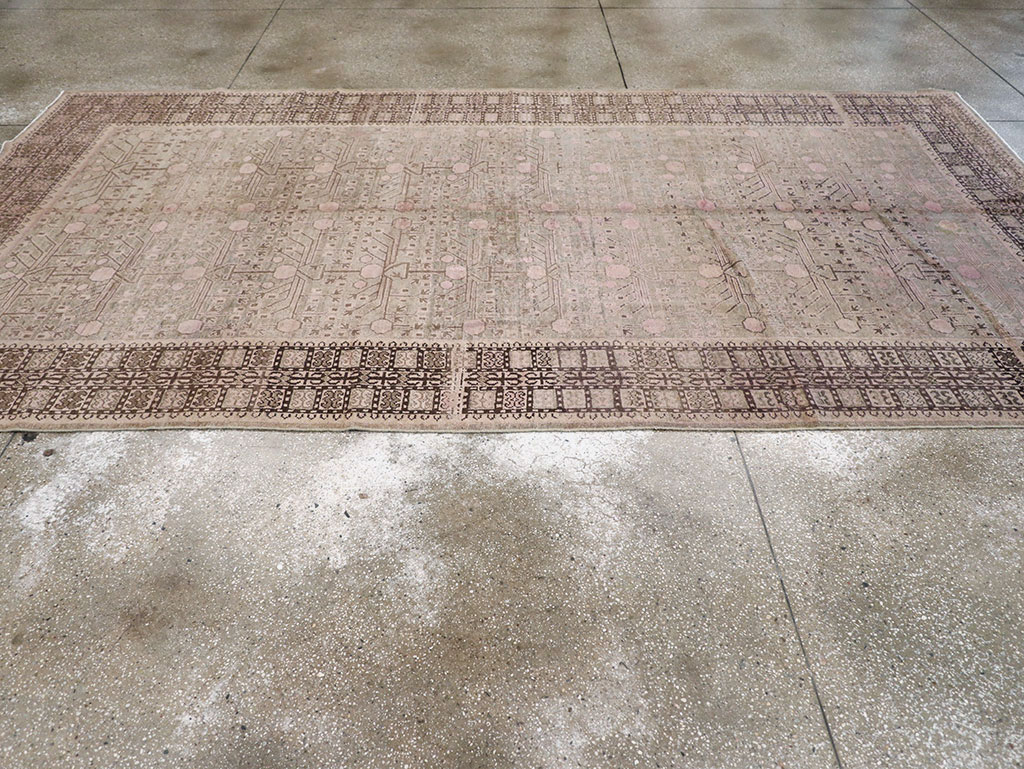 Vintage East Turkestan Khotan Carpet, No.18426 - Staging