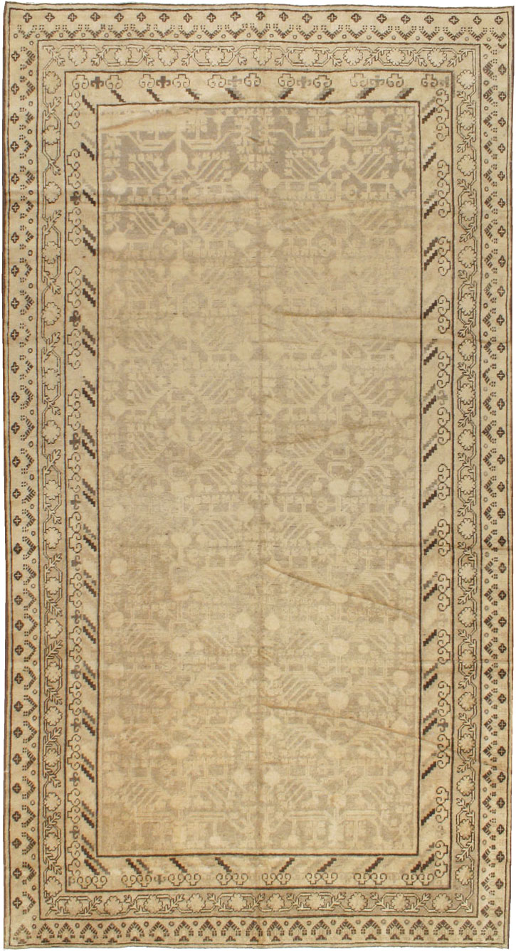 Vintage East Turkestan Khotan Carpet, No.18439 - Staging