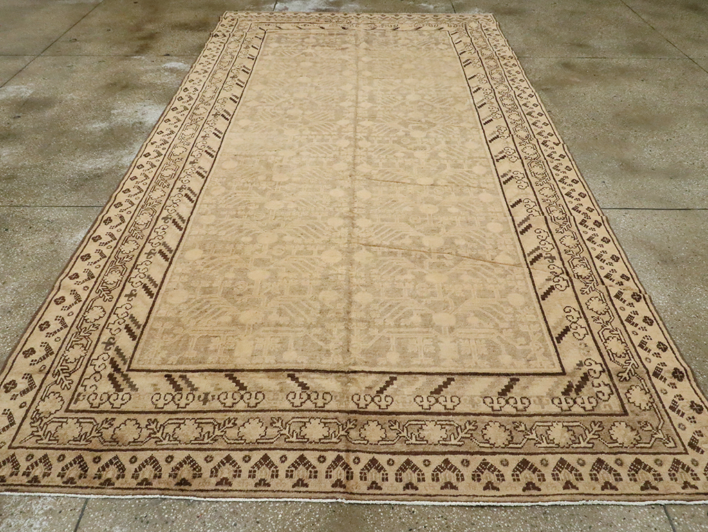 Vintage East Turkestan Khotan Carpet, No.18439 - Staging