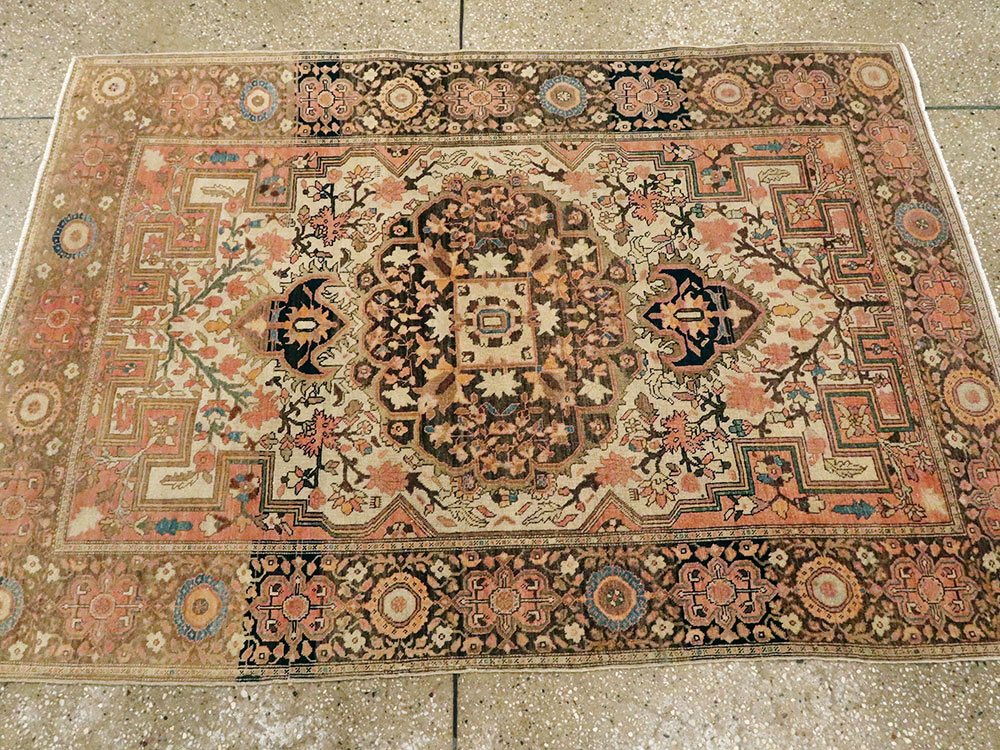 Antique Persian Sarouk Farahan Rug, No.18504 - Staging