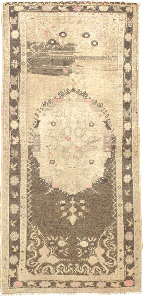 Vintage Turkish Oushak Rug, No.18601 - Staging
