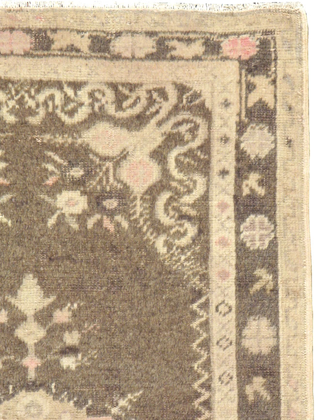 Vintage Turkish Oushak Rug, No.18601 - Staging