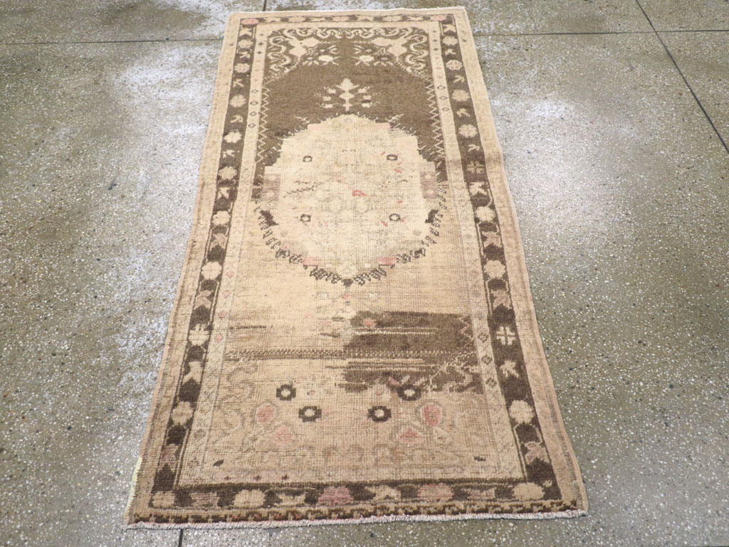 Vintage Turkish Oushak Rug, No.18601 - Staging