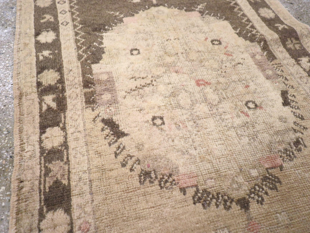 Vintage Turkish Oushak Rug, No.18601 - Staging
