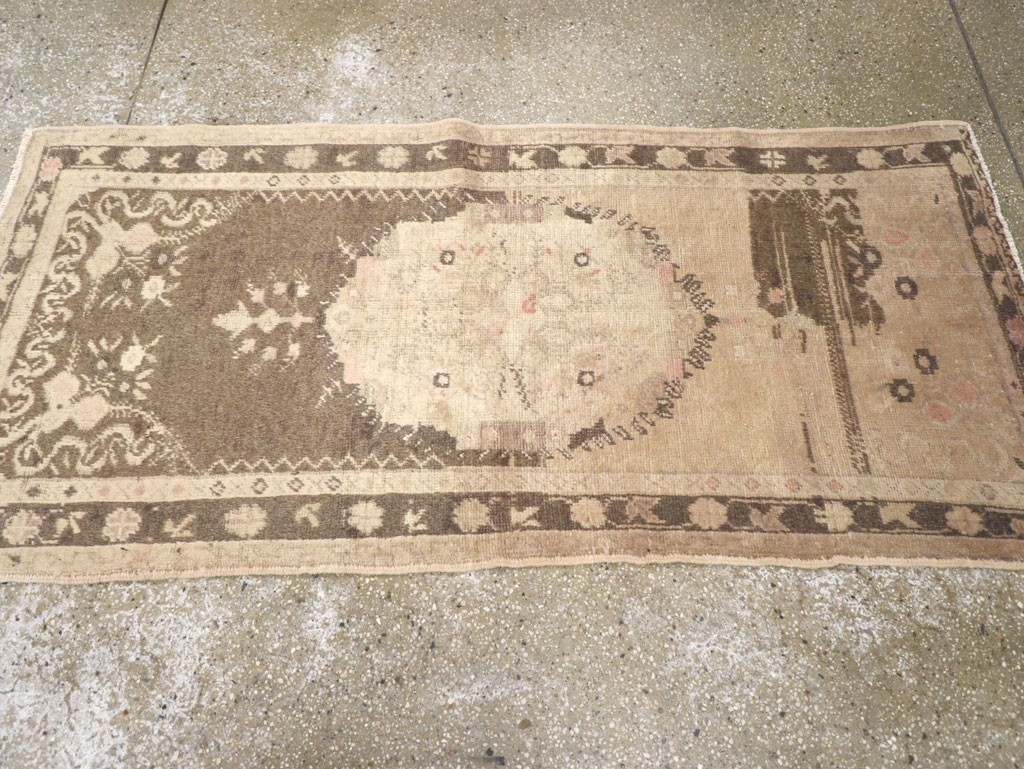 Vintage Turkish Oushak Rug, No.18601 - Staging