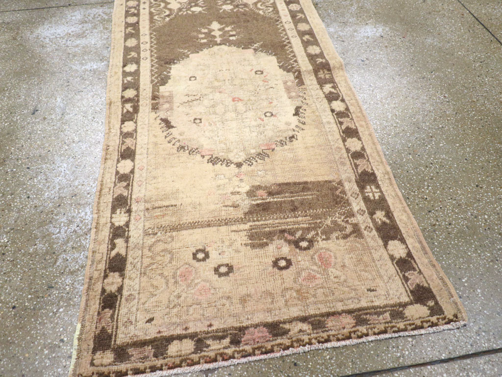 Vintage Turkish Oushak Rug, No.18601 - Staging