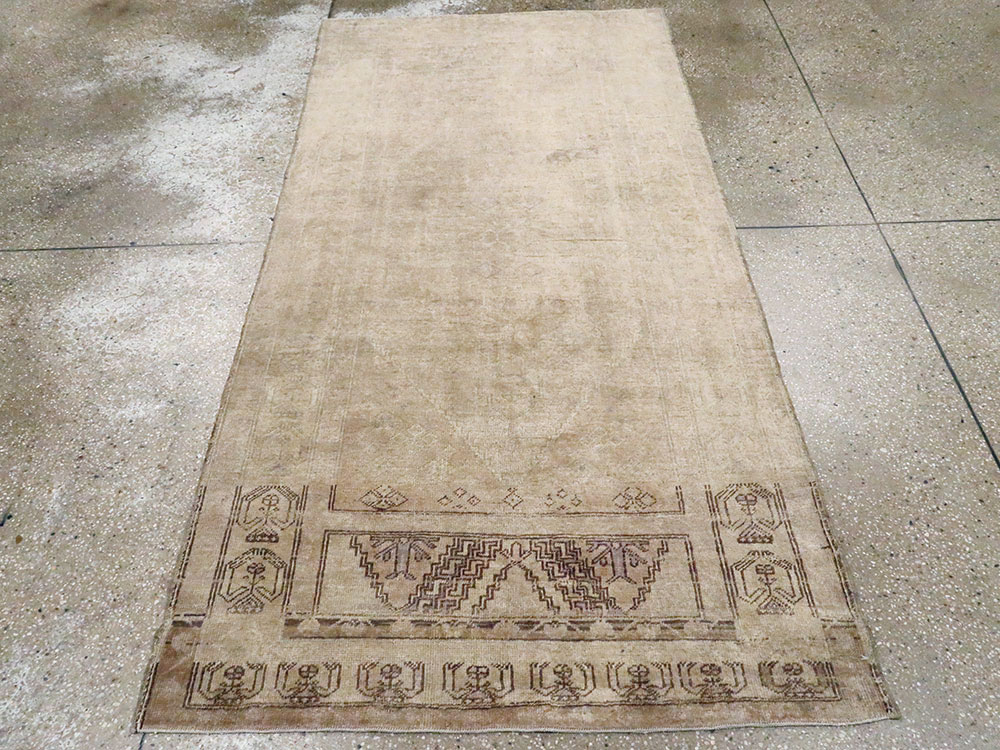 Vintage Turkish Oushak Rug, No.18602 - Staging