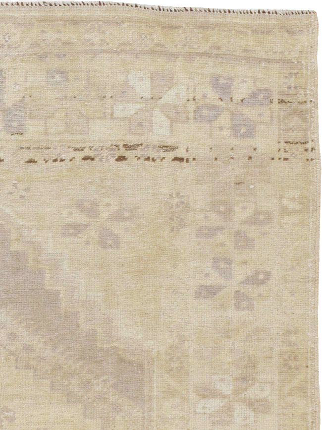 Vintage Turkish Oushak Rug, No.18606 - Staging