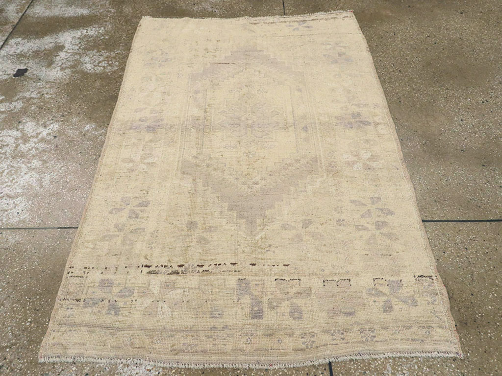 Vintage Turkish Oushak Rug, No.18606 - Staging
