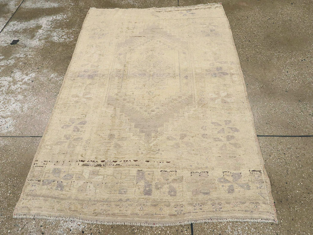 Vintage Turkish Oushak Rug, No.18606 - Staging