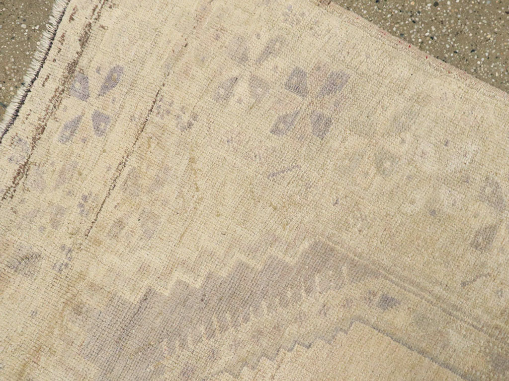 Vintage Turkish Oushak Rug, No.18606 - Staging