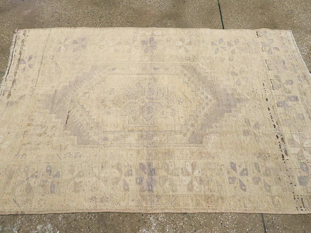 Vintage Turkish Oushak Rug, No.18606 - Staging