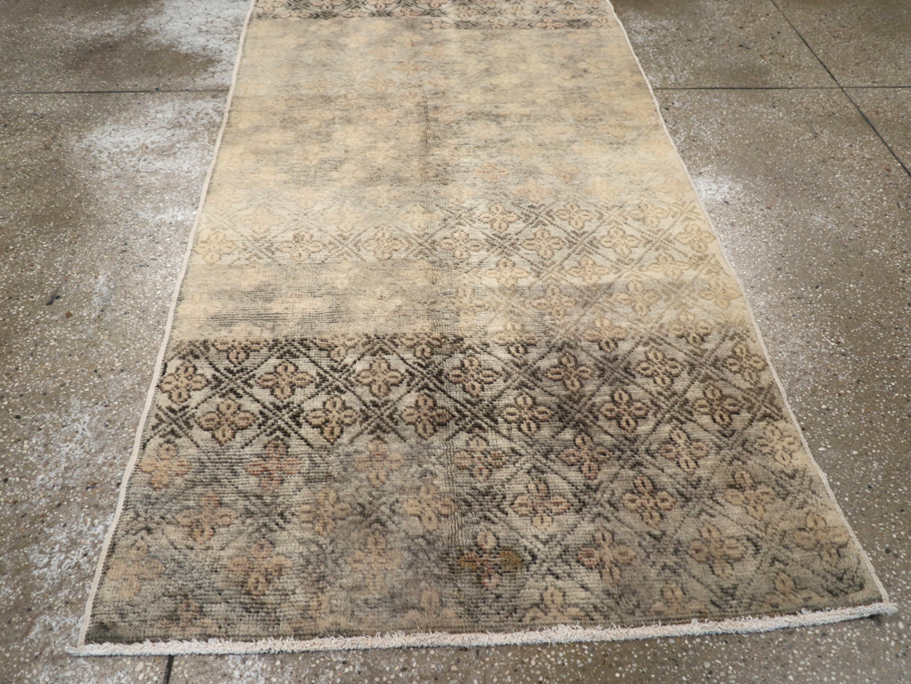 Vintage Turkish Anatolian Rug, No.18610 - Staging