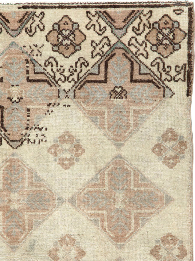 Vintage Turkish Anatolian Rug, No.18612 - Staging