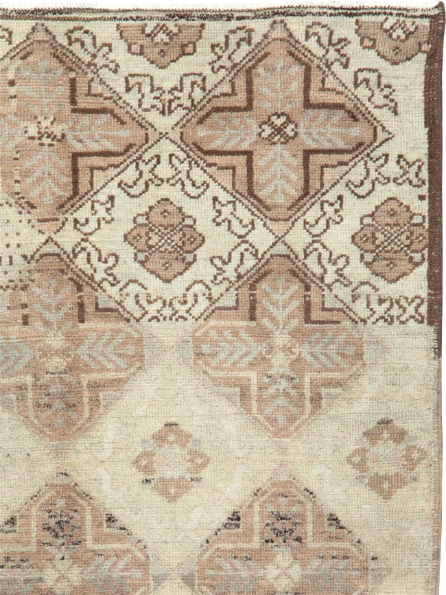 Vintage Turkish Anatolian Rug, No.18612 - Staging
