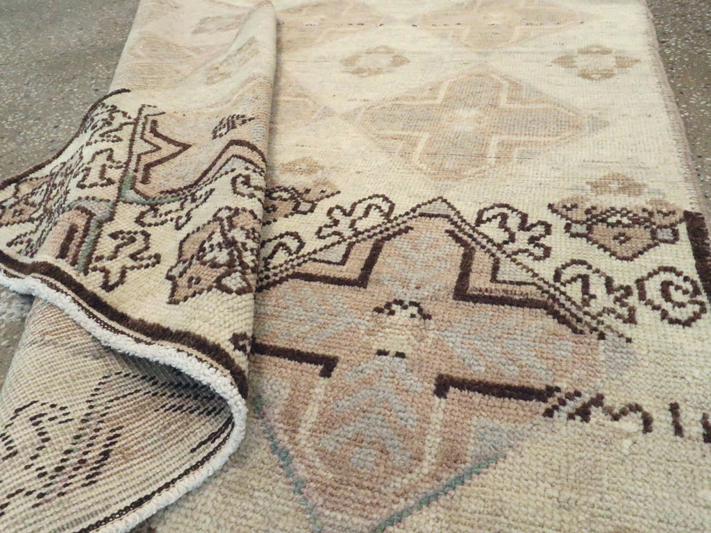 Vintage Turkish Anatolian Rug, No.18612 - Staging