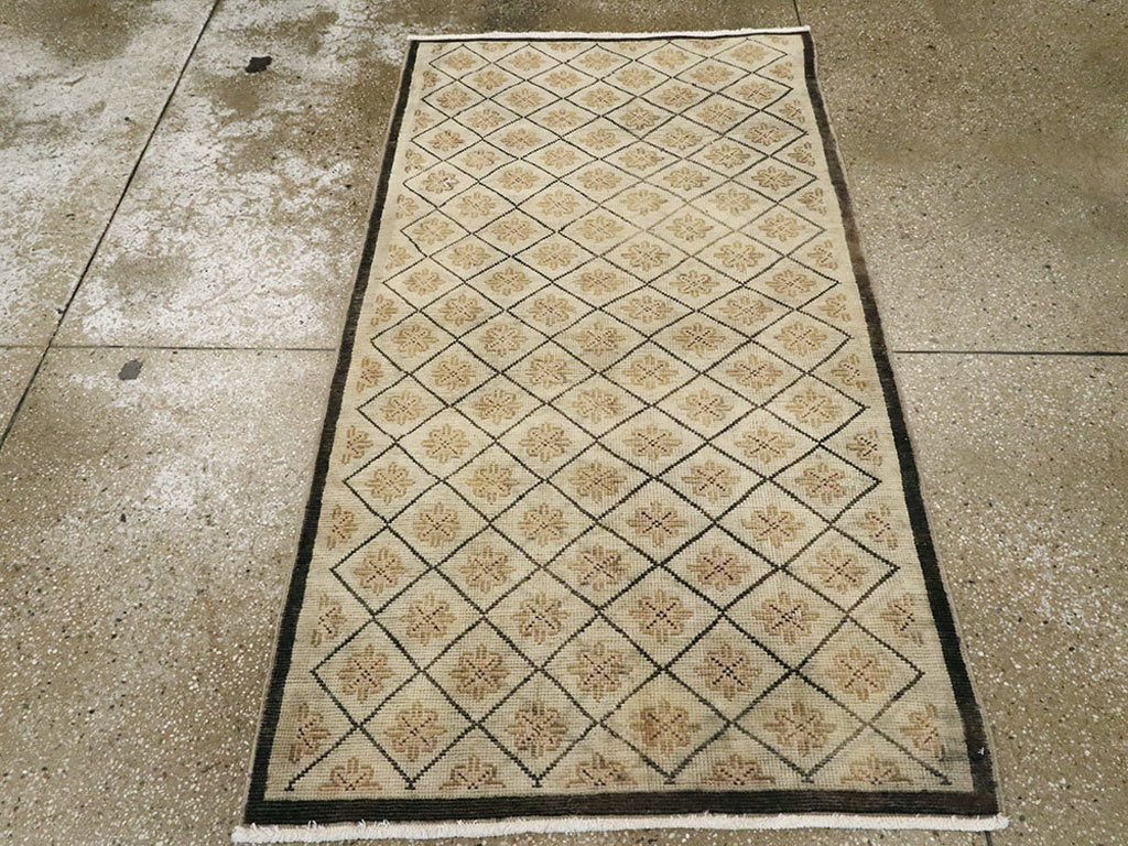 Vintage Turkish Anatolian Rug, No.18615 - Staging