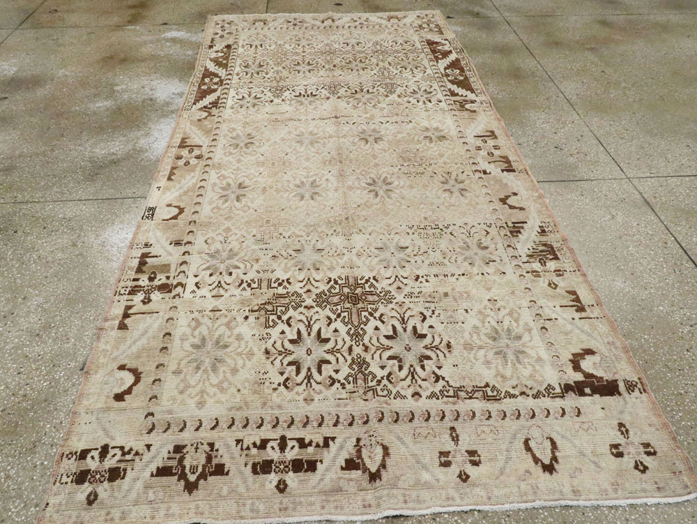 Vintage Turkish Anatolian Carpet, No.18629 - Staging
