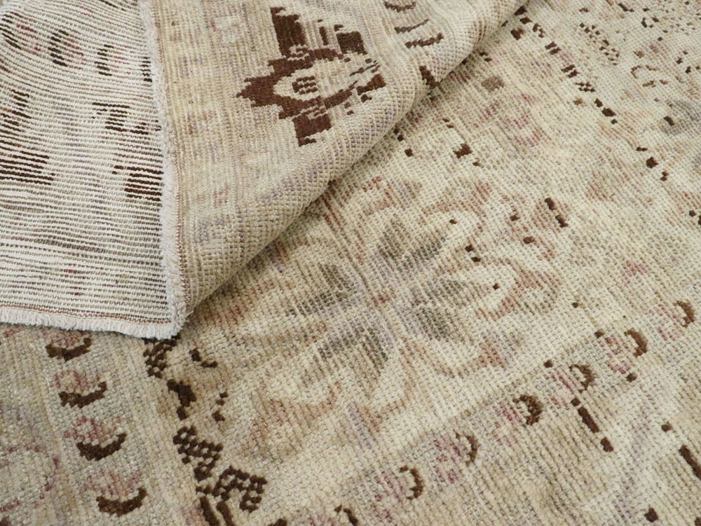 Vintage Turkish Anatolian Carpet, No.18629 - Staging