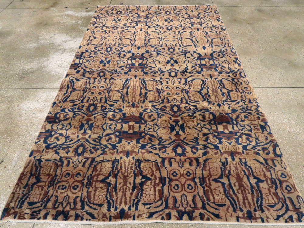 Vintage Indian Lahore Carpet, No.18650 - Staging