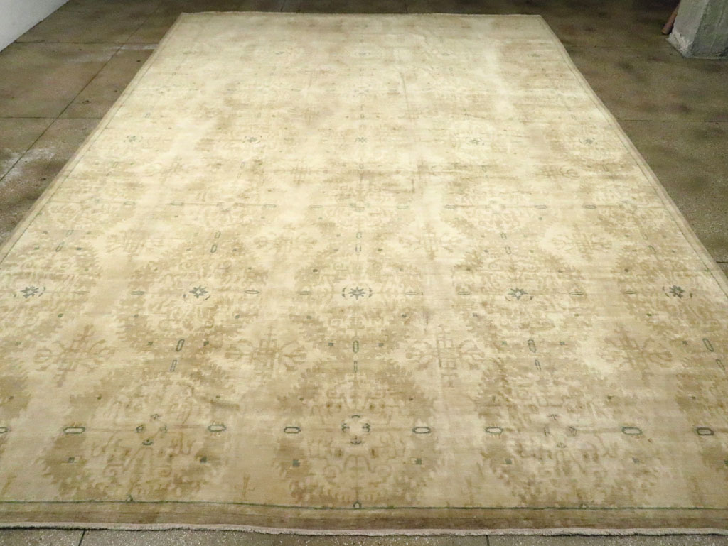 Vintage Indian Lahore Oversize Carpet, No.18660 - Staging
