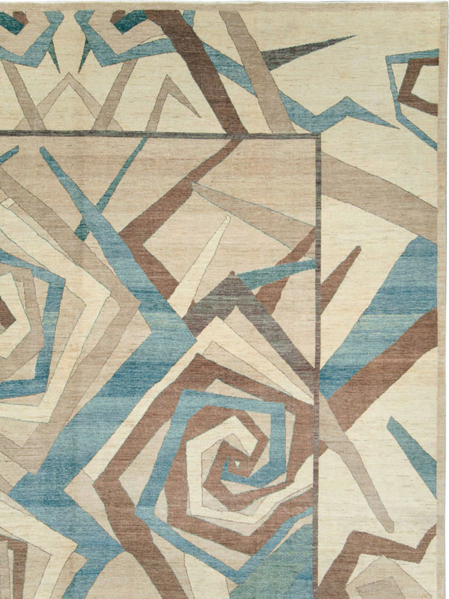 Modernist Persian Tabriz Room Size Carpet, No.18677 - Staging