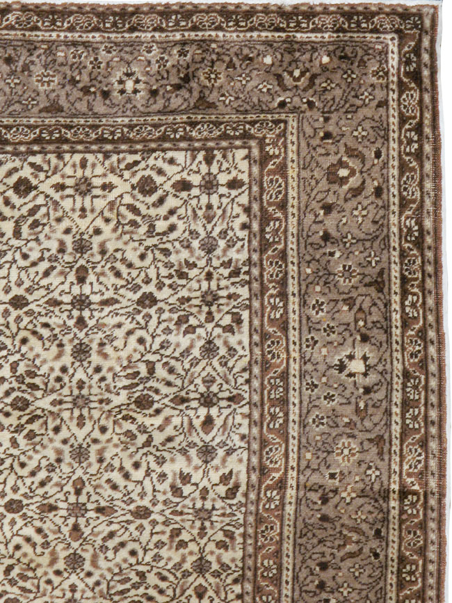 Antique Sivas Carpet, No.18858 - Staging