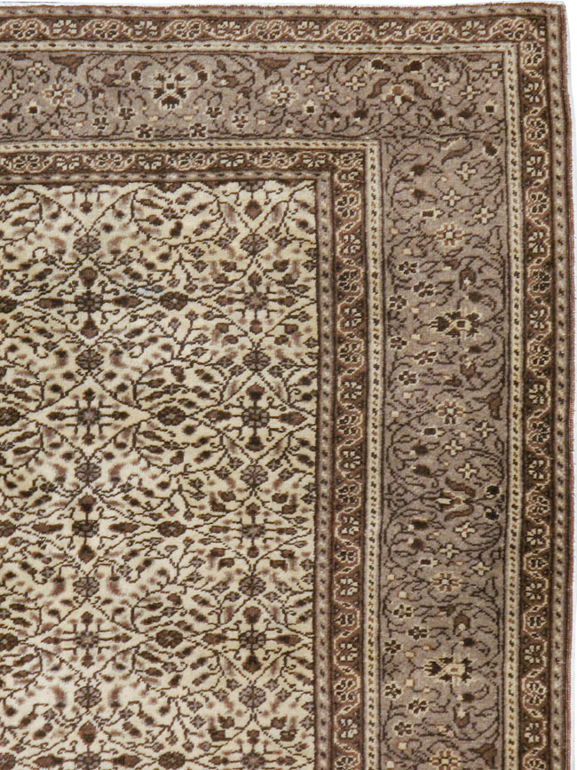 Antique Sivas Carpet, No.18858 - Staging