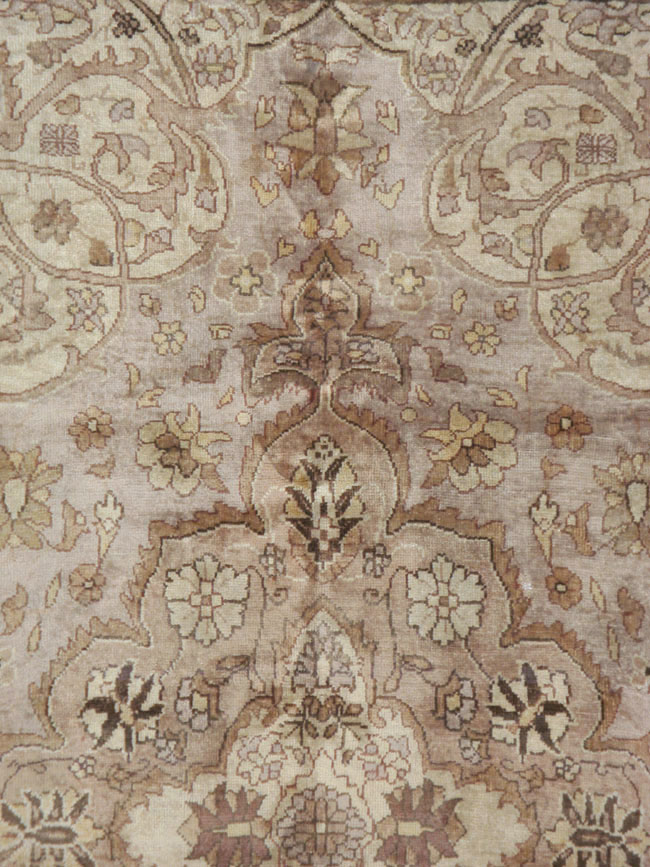 Vintage Indian Lahore Carpet, No.18861 - Staging