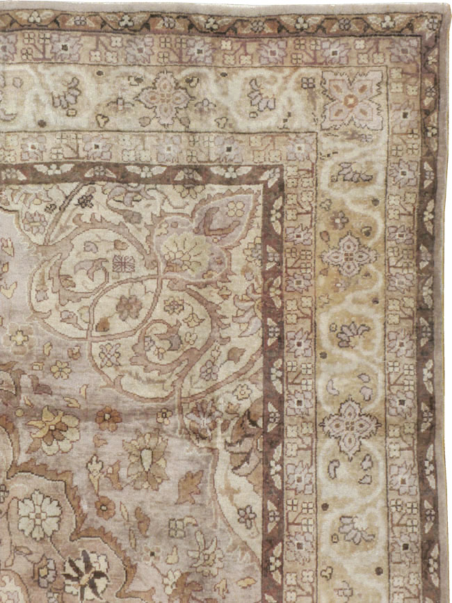 Vintage Indian Lahore Carpet, No.18861 - Staging