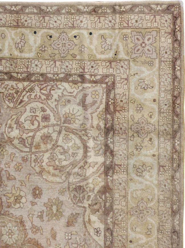 Vintage Indian Lahore Carpet, No.18861 - Staging