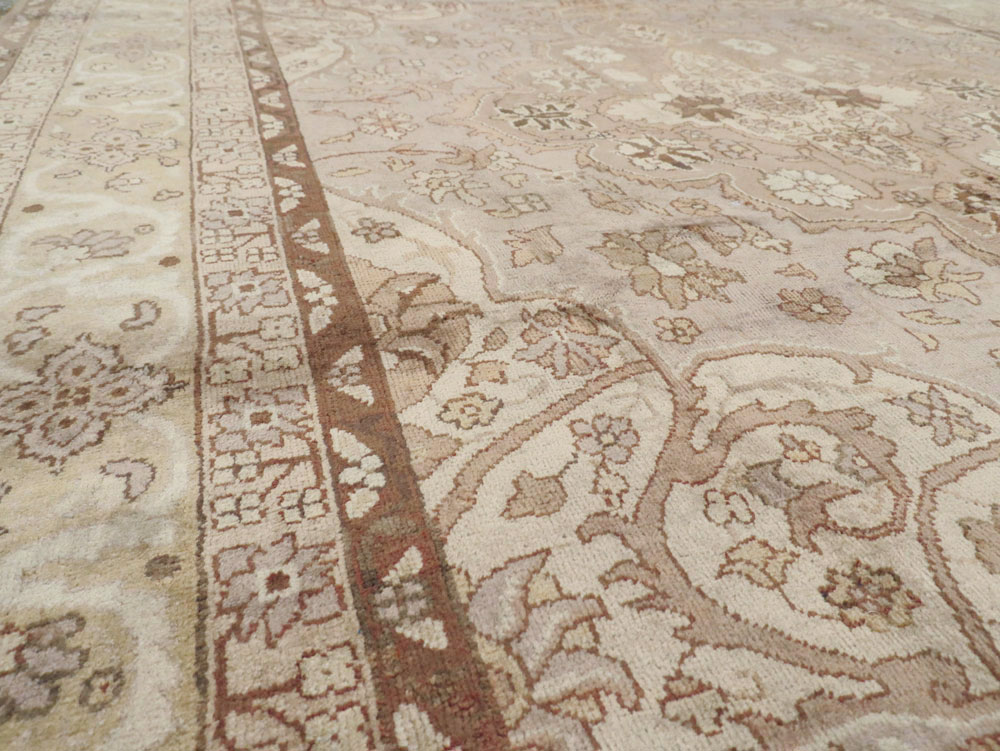 Vintage Indian Lahore Carpet, No.18861 - Staging