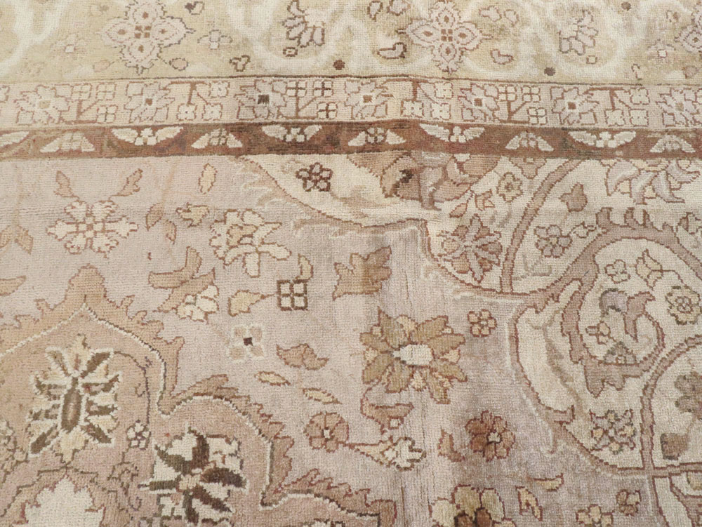 Vintage Indian Lahore Carpet, No.18861 - Staging