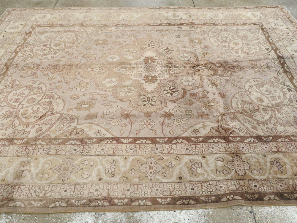 Vintage Indian Lahore Carpet, No.18861 - Staging