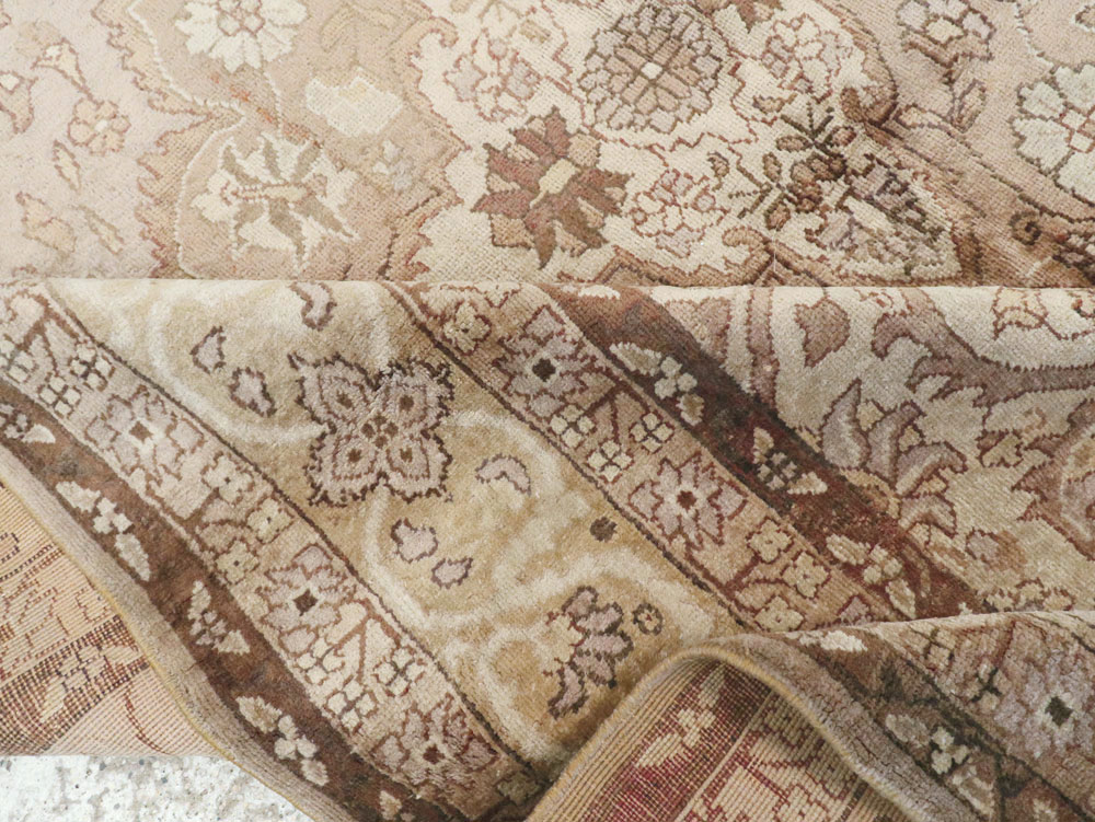 Vintage Indian Lahore Carpet, No.18861 - Staging