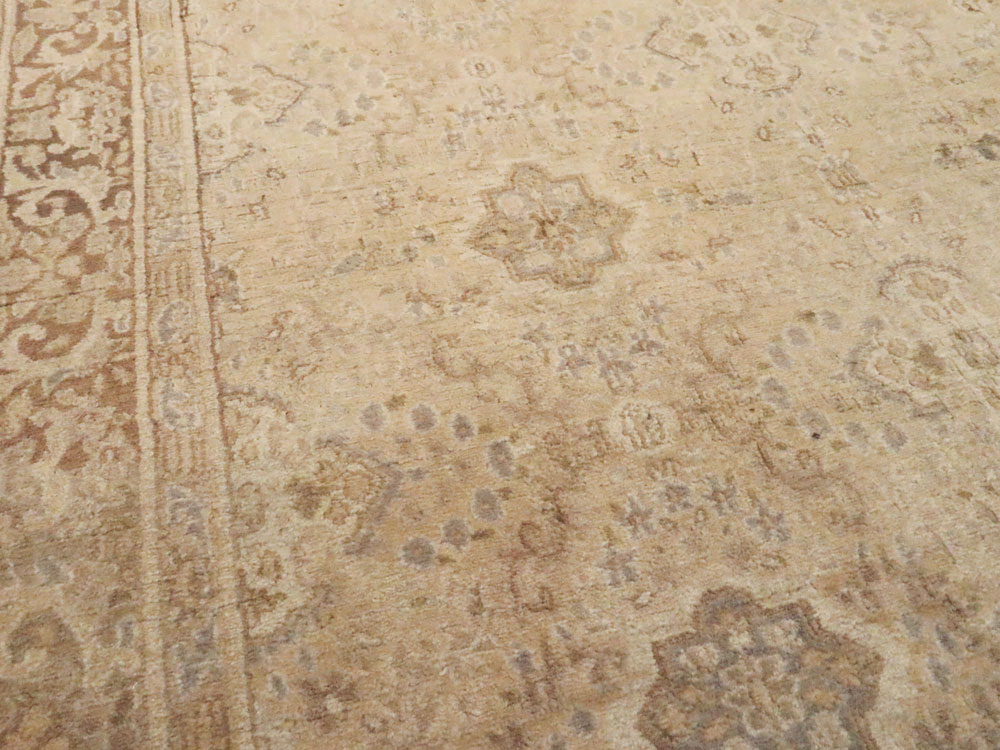 Vintage Indian Lahore Carpet, No.19000 - Staging