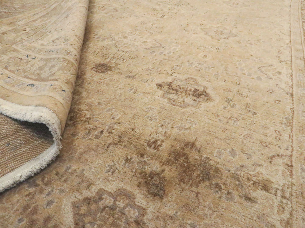 Vintage Indian Lahore Carpet, No.19000 - Staging