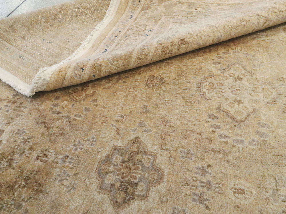 Vintage Indian Lahore Carpet, No.19000 - Staging