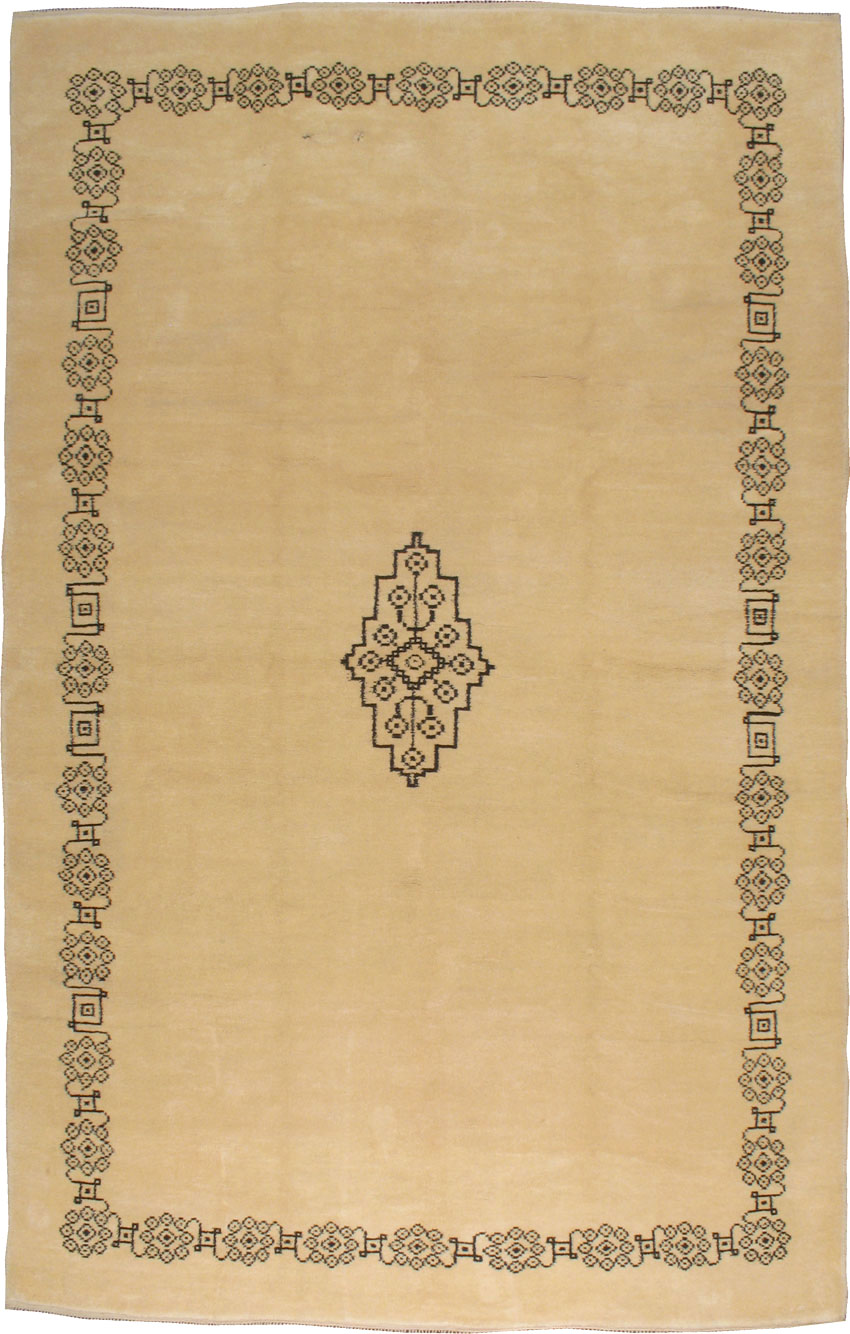 Vintage Moroccan Carpet, No.19044 - Staging