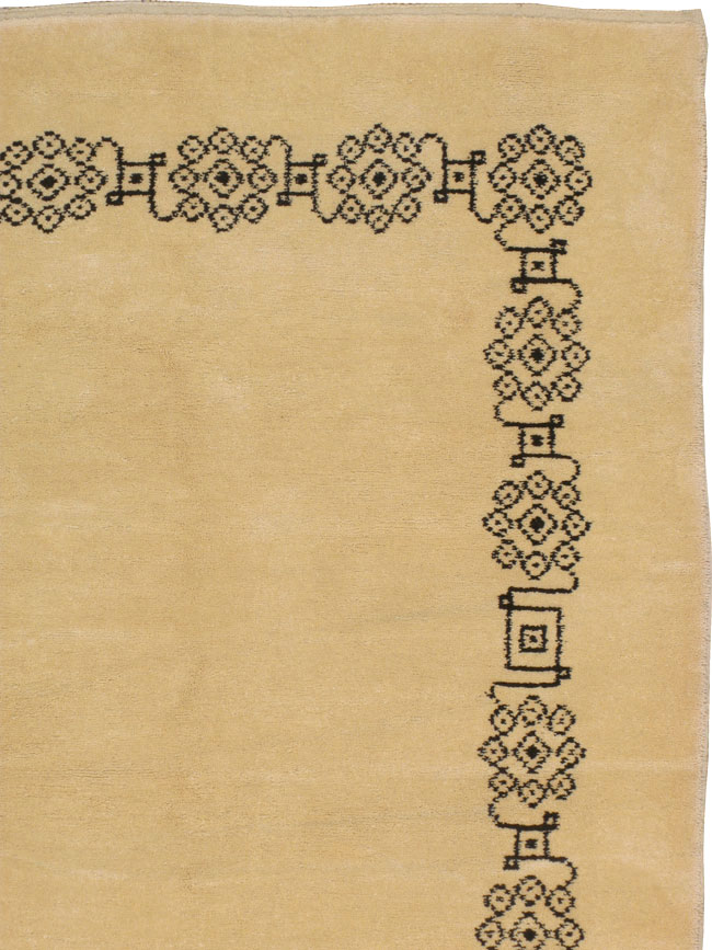 Vintage Moroccan Carpet, No.19044 - Staging