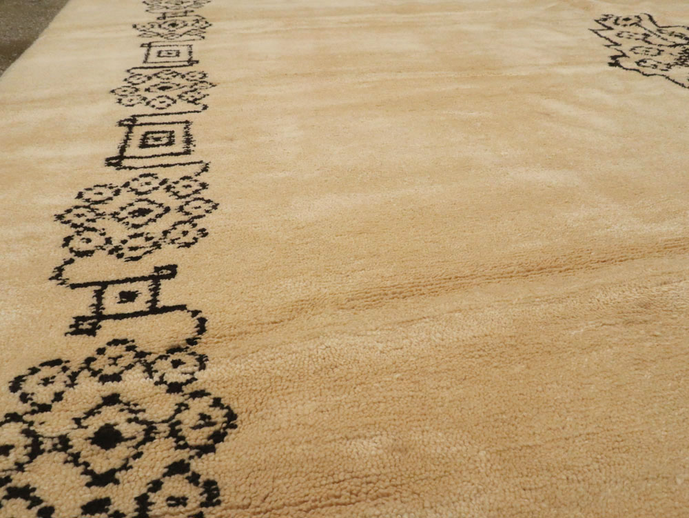 Vintage Moroccan Carpet, No.19044 - Staging