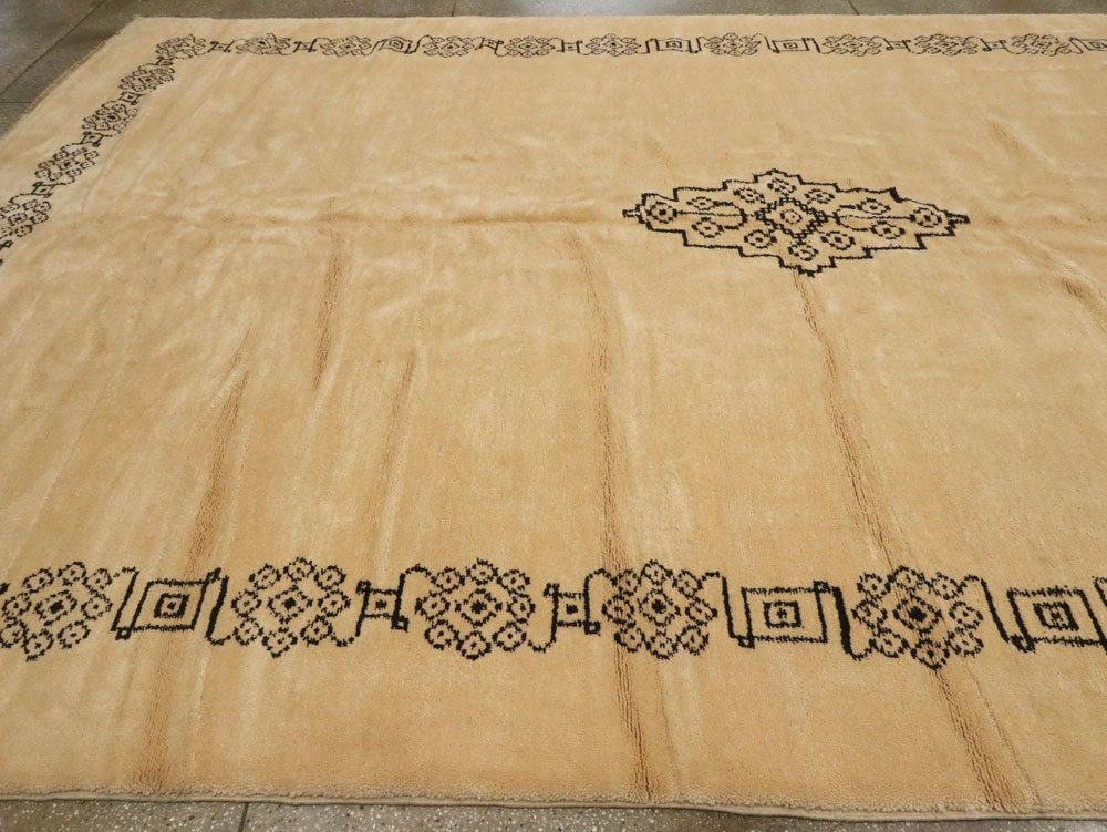 Vintage Moroccan Carpet, No.19044 - Staging