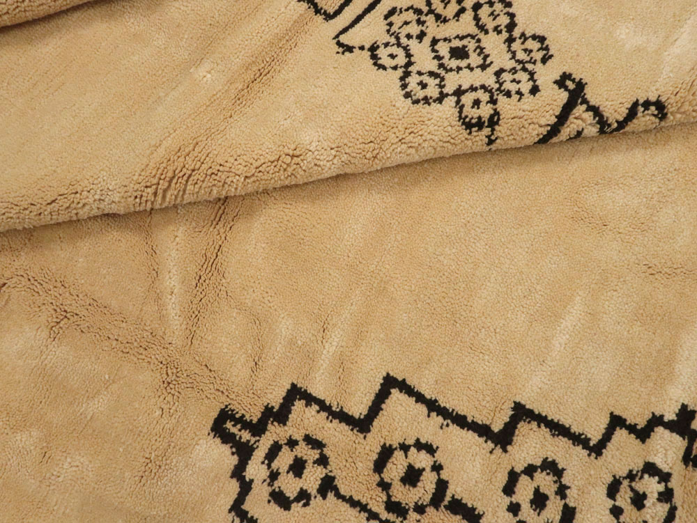 Vintage Moroccan Carpet, No.19044 - Staging