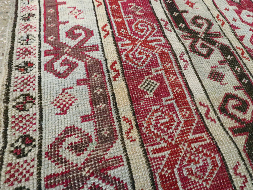 Antique Turkish Ghiordes Rug, No.19201 - Staging